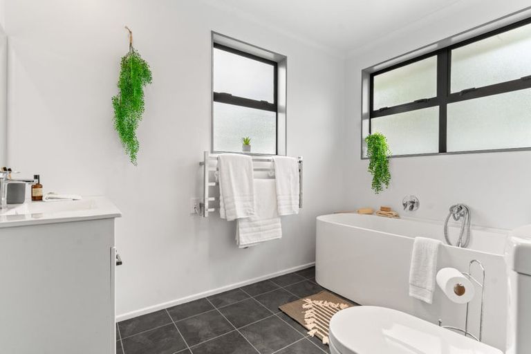 Photo of property in 7a Kempton Street, Greytown, 5712