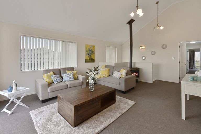 Photo of property in 7 Arrowsmith Drive, Clover Park, Auckland, 2019