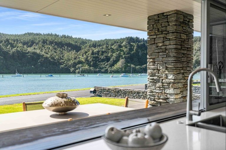 Photo of property in 209 Beach Road, Whangamata, 3620