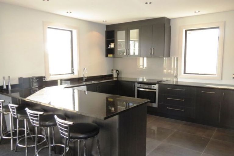 Photo of property in 8 Crabbe Place, Cromwell, 9310