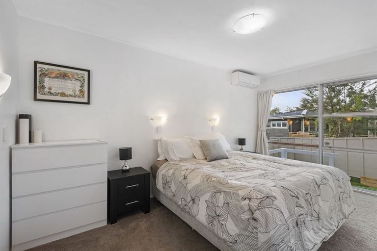 Photo of property in 1/290 Glenfield Road, Glenfield, Auckland, 0629