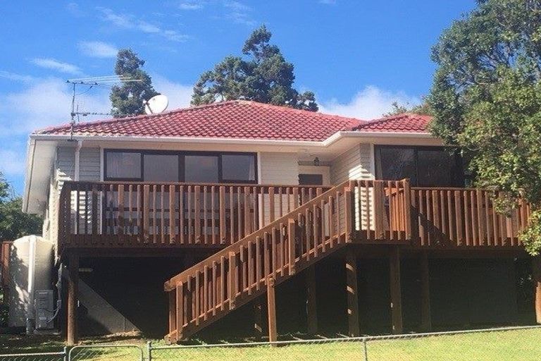 Photo of property in 35 Taipari Road, Te Atatu Peninsula, Auckland, 0610