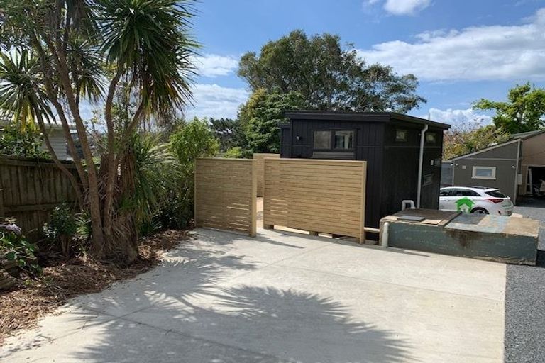 Photo of property in 2a Rimu Road, Stanmore Bay, Whangaparaoa, 0932