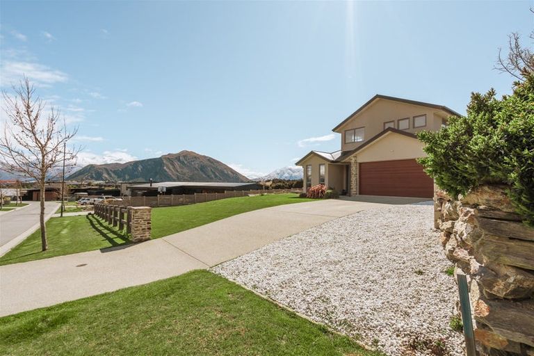 Photo of property in 9 Diamond Lane, Wanaka, 9305
