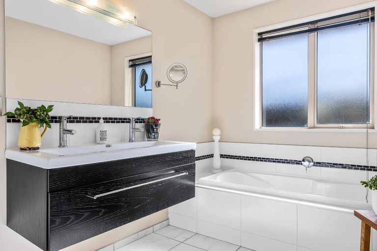 Photo of property in 5 Millpark Place, Northwood, Christchurch, 8051