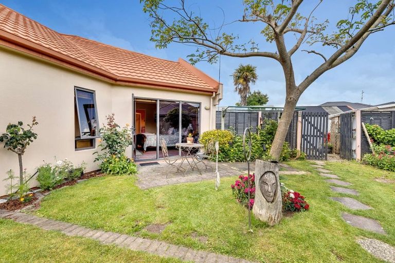 Photo of property in 44 Easton Way, Levin, 5510