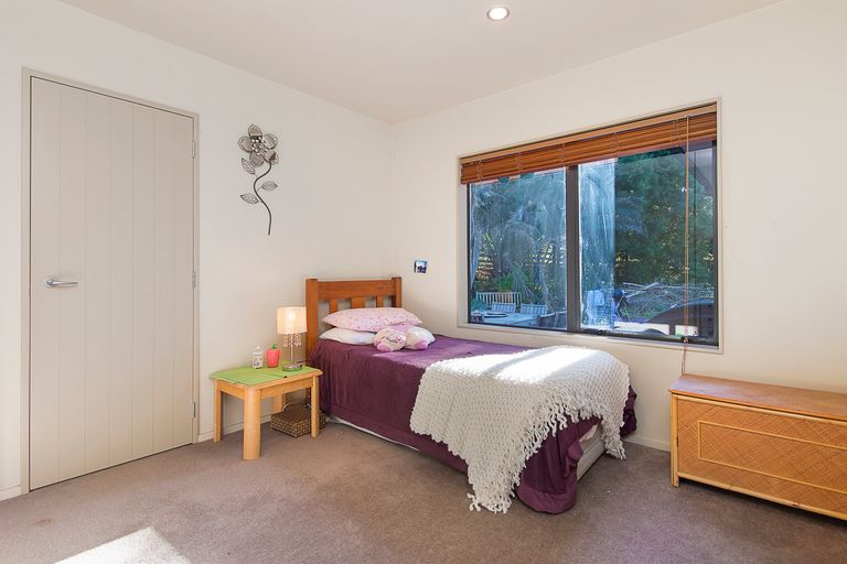 Photo of property in 14 Springvale Road, Waiuku, 2123