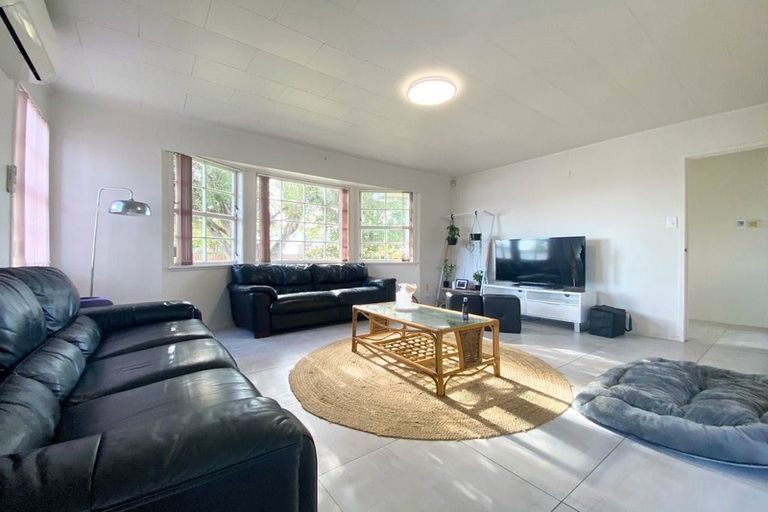 Photo of property in 83 Archmillen Avenue, Pakuranga Heights, Auckland, 2010