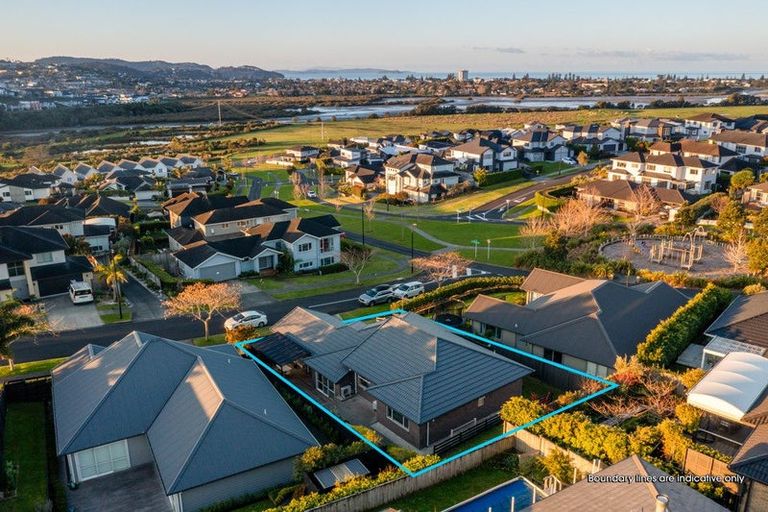 Photo of property in 18 Steamer Road, Silverdale, 0932