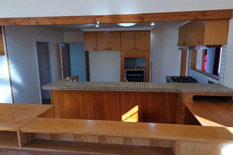 Photo of property in 5 Walnut Way, Maungaraki, Lower Hutt, 5010