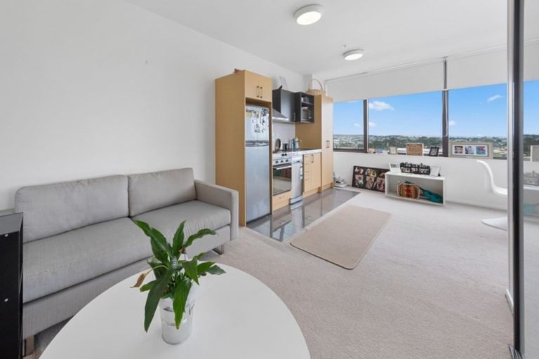 Photo of property in Twin Towers, 707/17 Putney Way, Manukau, Auckland, 2104