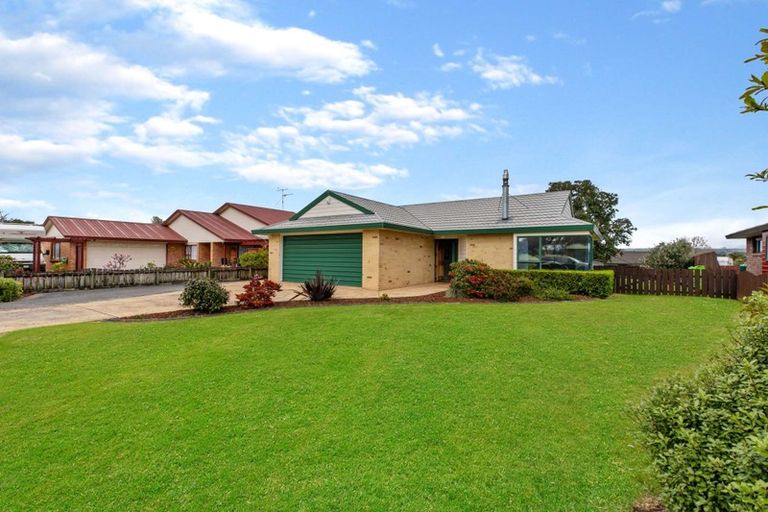 Photo of property in 9 Brookesmith Drive, Waiuku, 2123