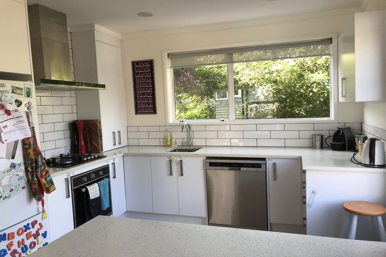 Photo of property in 9a Tahapa Crescent, Meadowbank, Auckland, 1072