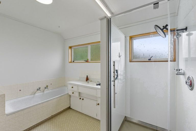 Photo of property in 335 Te Moana Road, Waikanae, 5036