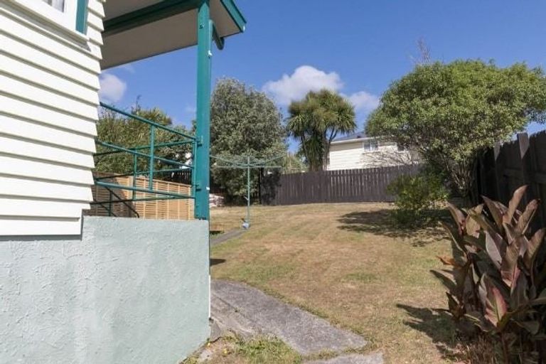 Photo of property in 53 Beaumaris Crescent, Ascot Park, Porirua, 5024