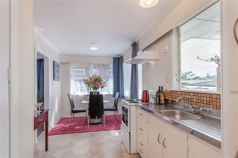 Photo of property in 27 Riverpark Crescent, Henderson, Auckland, 0610