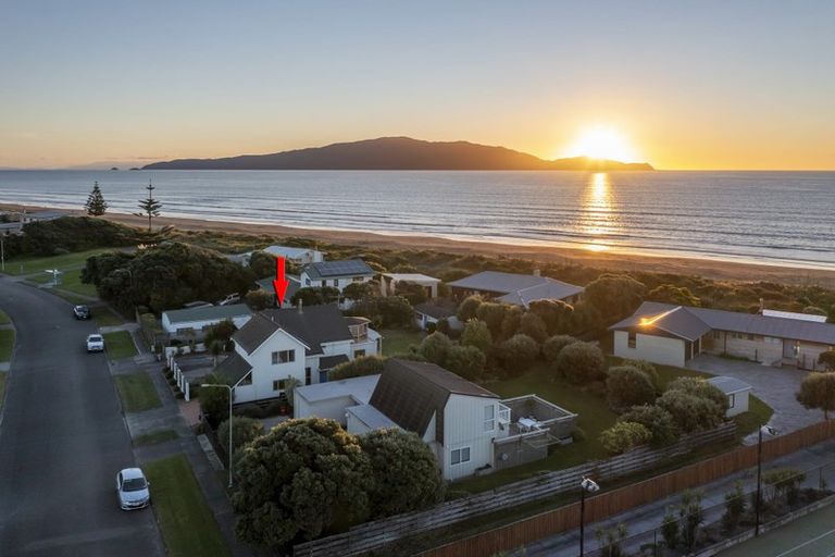 Photo of property in 113 Field Way, Waikanae Beach, Waikanae, 5036