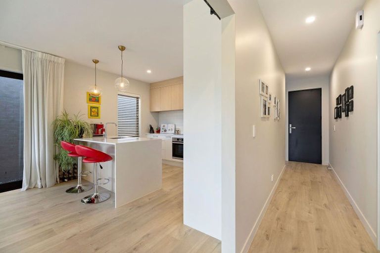 Photo of property in 12 Chapman Way, Jacks Point, 9371