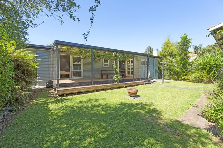 Photo of property in 16 Glengarry Avenue, Manly, Whangaparaoa, 0930