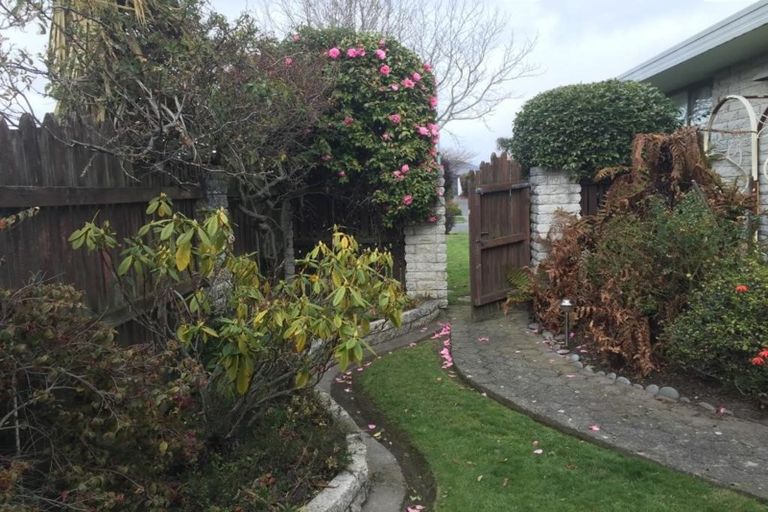 Photo of property in 1/4 Sayers Crescent, Ilam, Christchurch, 8041