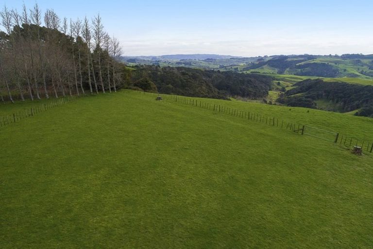 Photo of property in 92 Brewster Road, Pukekawa, Tuakau, 2696