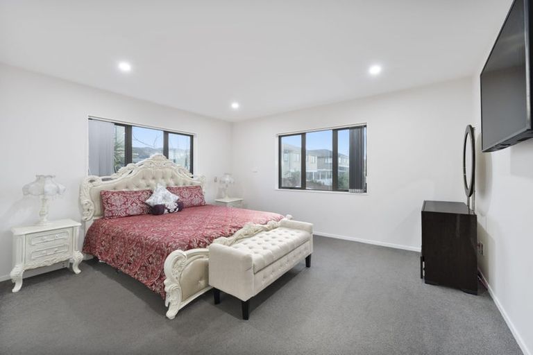 Photo of property in 22 Millcroft Lane, Ranui, Auckland, 0612