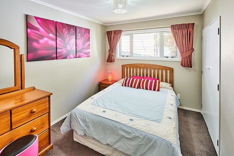 Photo of property in 73 Blue Mountains Road, Pinehaven, Upper Hutt, 5019