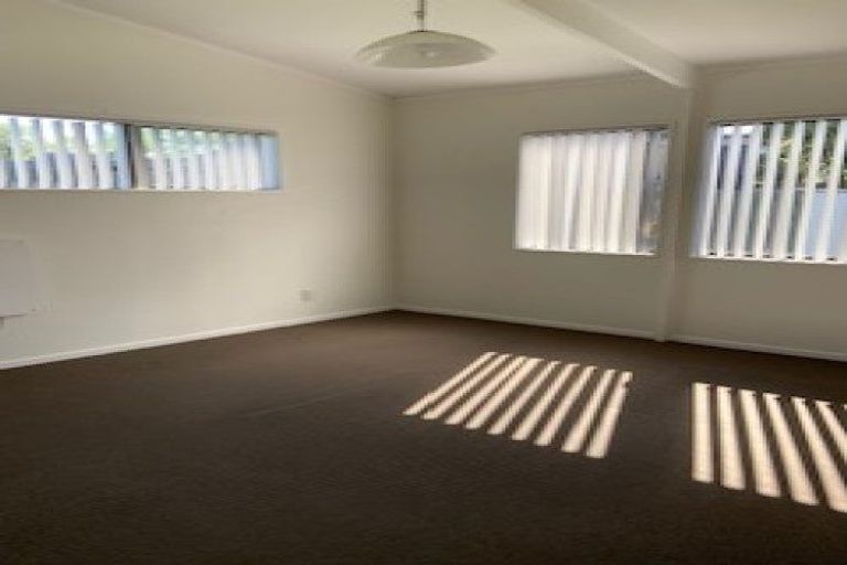 Photo of property in 1/232 Henderson Valley Road, Henderson, Auckland, 0612
