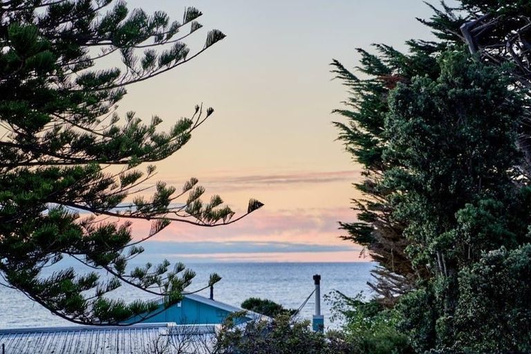 Photo of property in 52 Tutere Street, Waikanae Beach, Waikanae, 5036