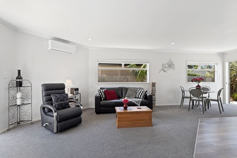 Photo of property in 9 Annalise Place, Orewa, 0931
