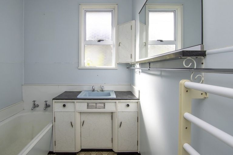 Photo of property in 6 Milton Street, Roslyn, Palmerston North, 4414