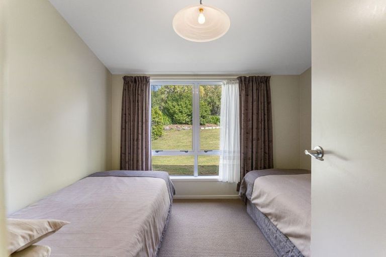 Photo of property in 8 Earle Place, Acacia Bay, Taupo, 3330