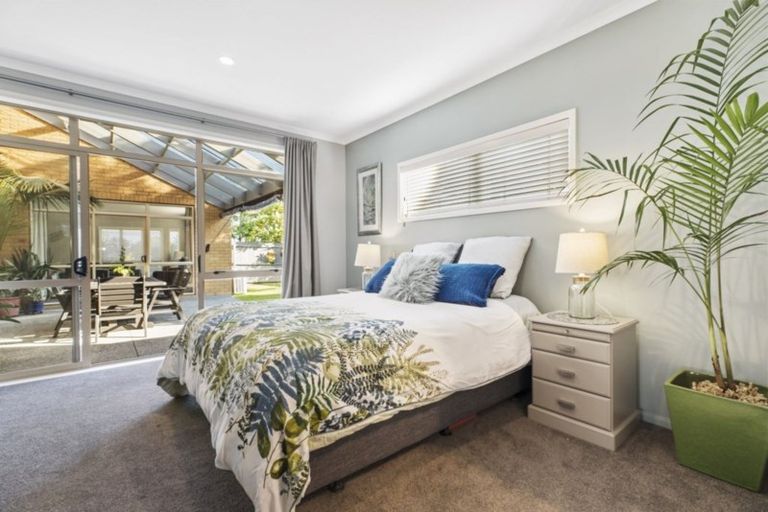 Photo of property in 7 Toledo Avenue, Henderson, Auckland, 0612