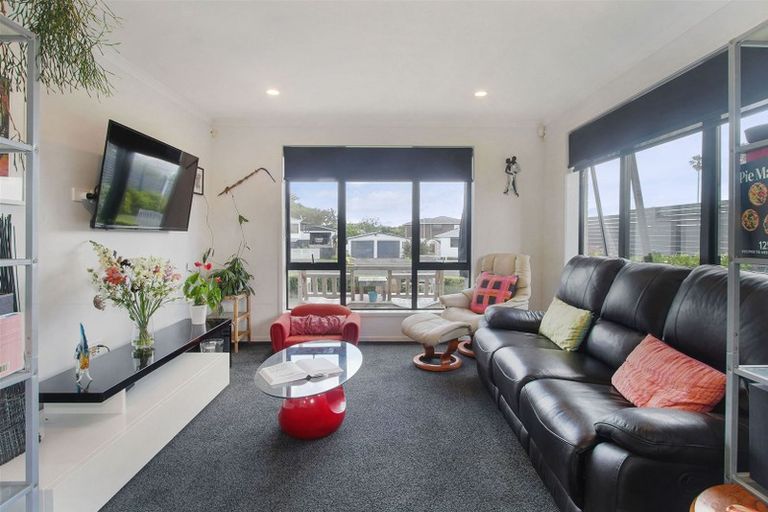 Photo of property in 3 Seaway Road, Clarks Beach, 2122