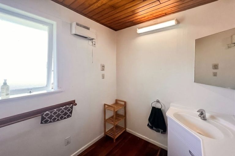 Photo of property in 1/13 Bowman Road, Forrest Hill, Auckland, 0620