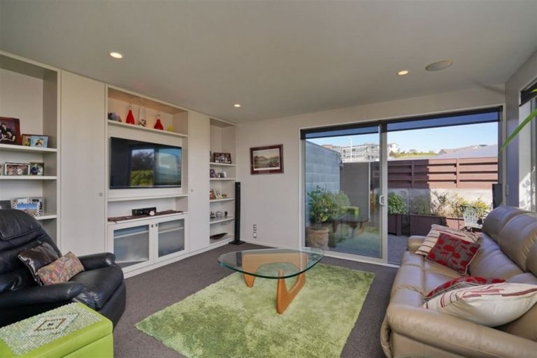 Photo of property in 5 Peregrine Close, Mount Pleasant, Christchurch, 8081