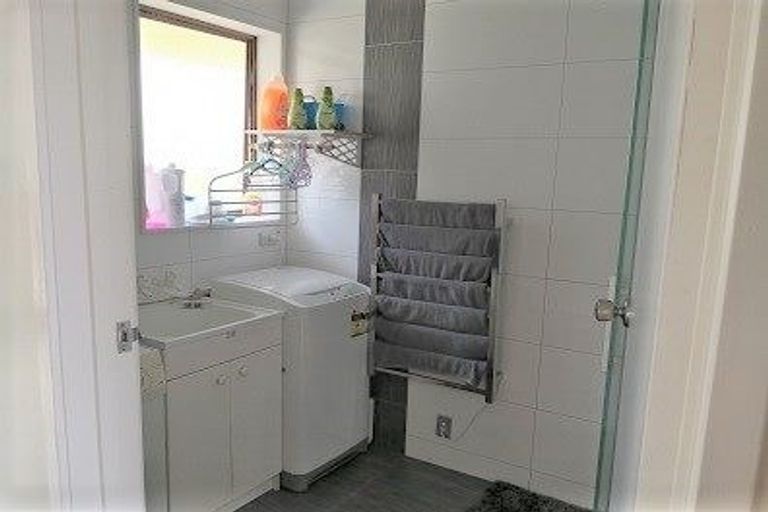 Photo of property in 91 Takutai Avenue, Half Moon Bay, Auckland, 2012