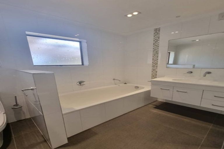 Photo of property in 4 King Richard Place, Browns Bay, Auckland, 0630