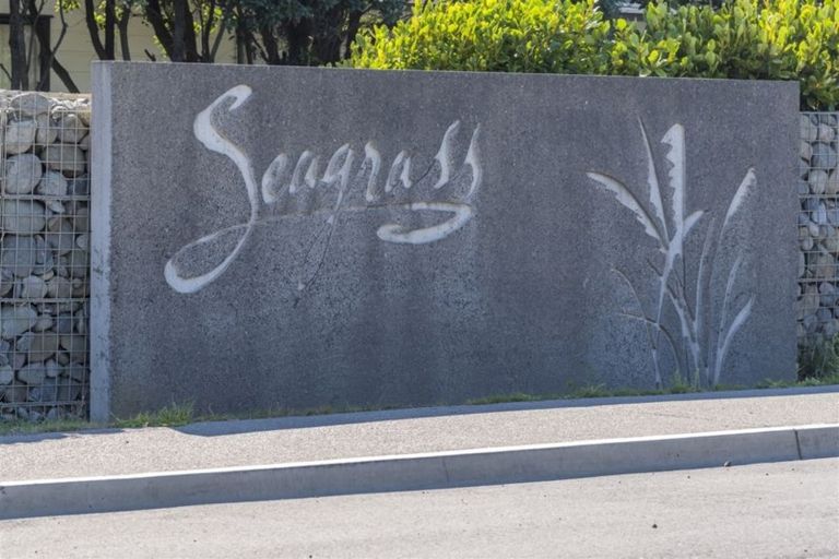 Photo of property in 55 Seagrass Place, Otaki Beach, Otaki, 5512