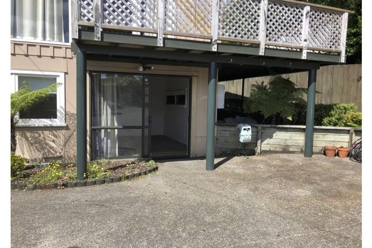 Photo of property in 1/706 East Coast Road, Pinehill, Auckland, 0632