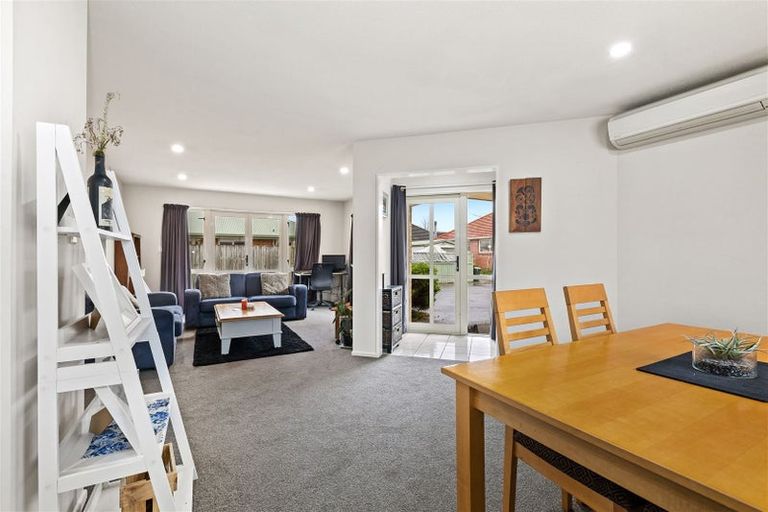 Photo of property in 16a Dunedin Street, Redwood, Christchurch, 8051