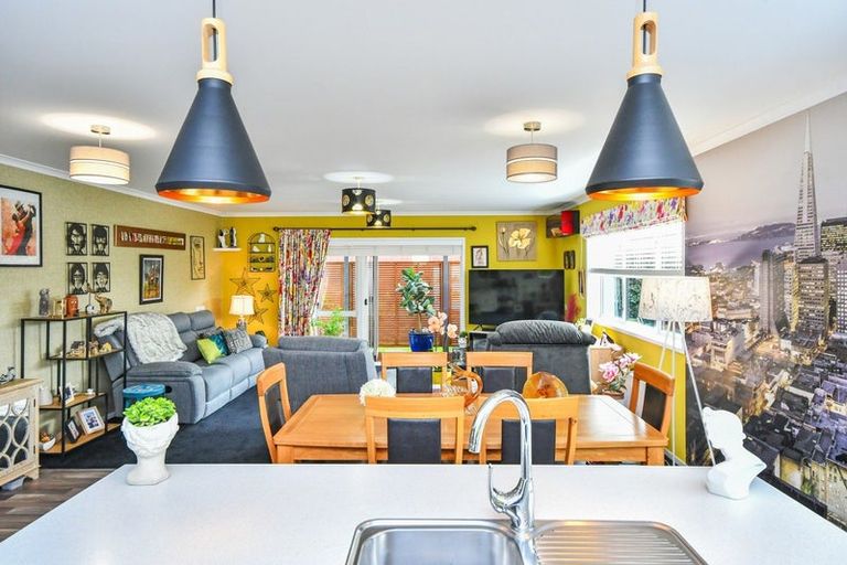 Photo of property in 90 Helenslee Road, Pokeno, 2402