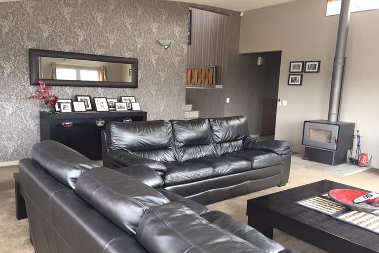 Photo of property in 10 Chastudon Place, Tawa, Wellington, 5028