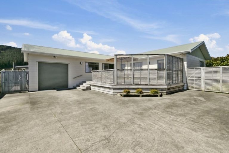 Photo of property in 5a Kilkenny Grove, Wainuiomata, Lower Hutt, 5014