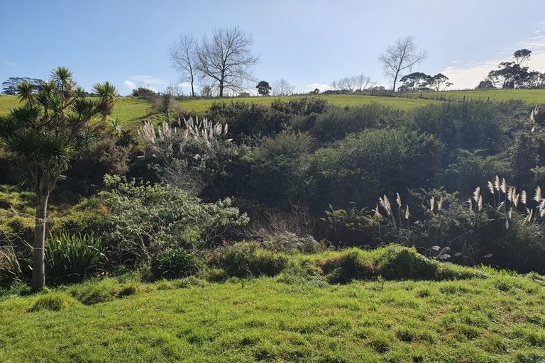 Photo of property in 129 Oteha Road, Fairview Heights, Auckland, 0632