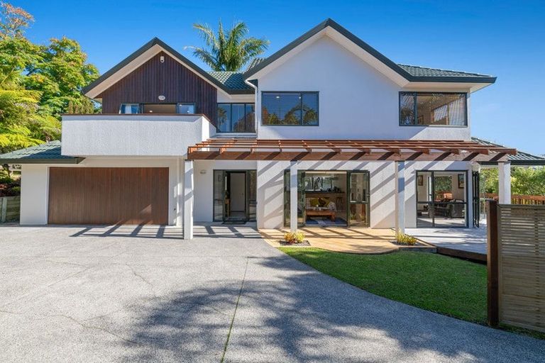 Photo of property in 8 Saint Lucia Place, Unsworth Heights, Auckland, 0632