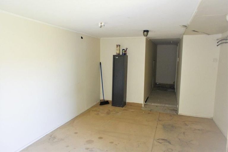 Photo of property in 26 Lambrown Drive, Totara Vale, Auckland, 0629