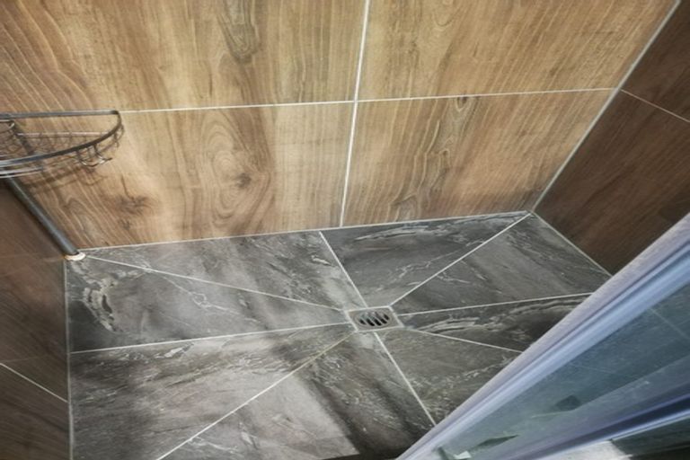 Photo of property in 3 Glen Marine Parade, Glendene, Auckland, 0602