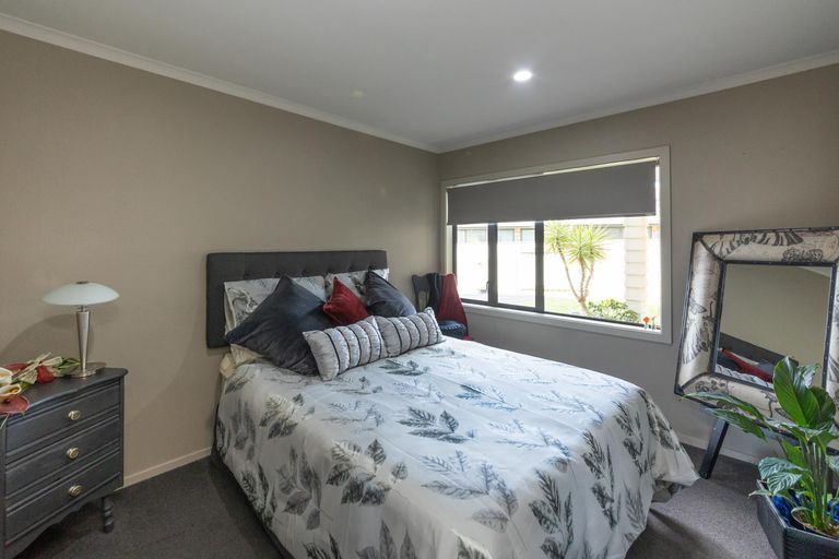 Photo of property in 95a Schnell Drive, Kelvin Grove, Palmerston North, 4414
