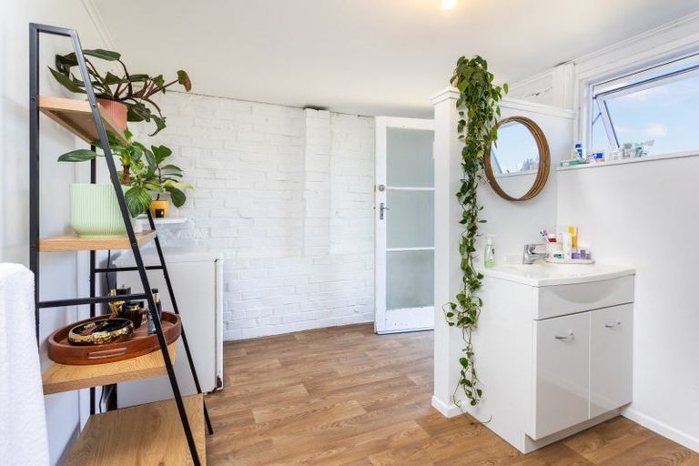 Photo of property in 18 Deuxberry Avenue, Northcote, Auckland, 0627